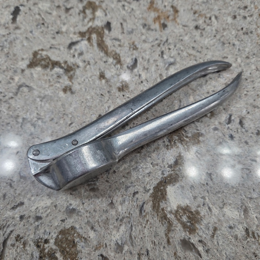 Zyliss Susi Garlic Press Silver Cast Aluminum Vintage Swiss Made Kitchen Tool‎